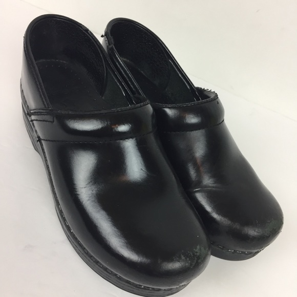 dansko hospital shoes